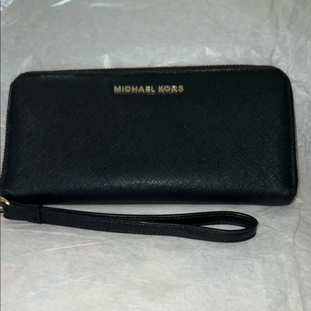 Michael Kors Elegant Black Wristlet